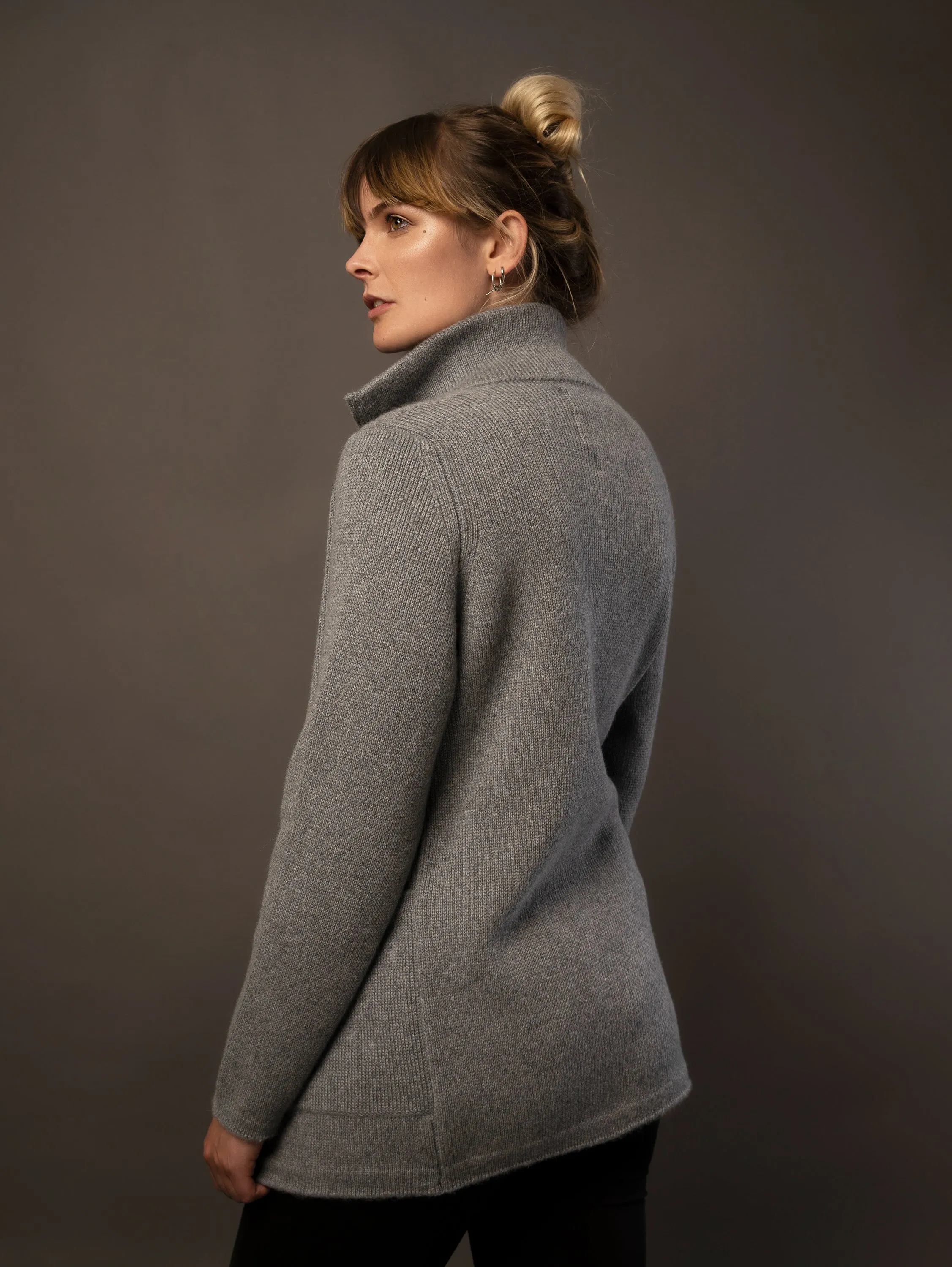 THE DUFFLE<br>DARK GREY