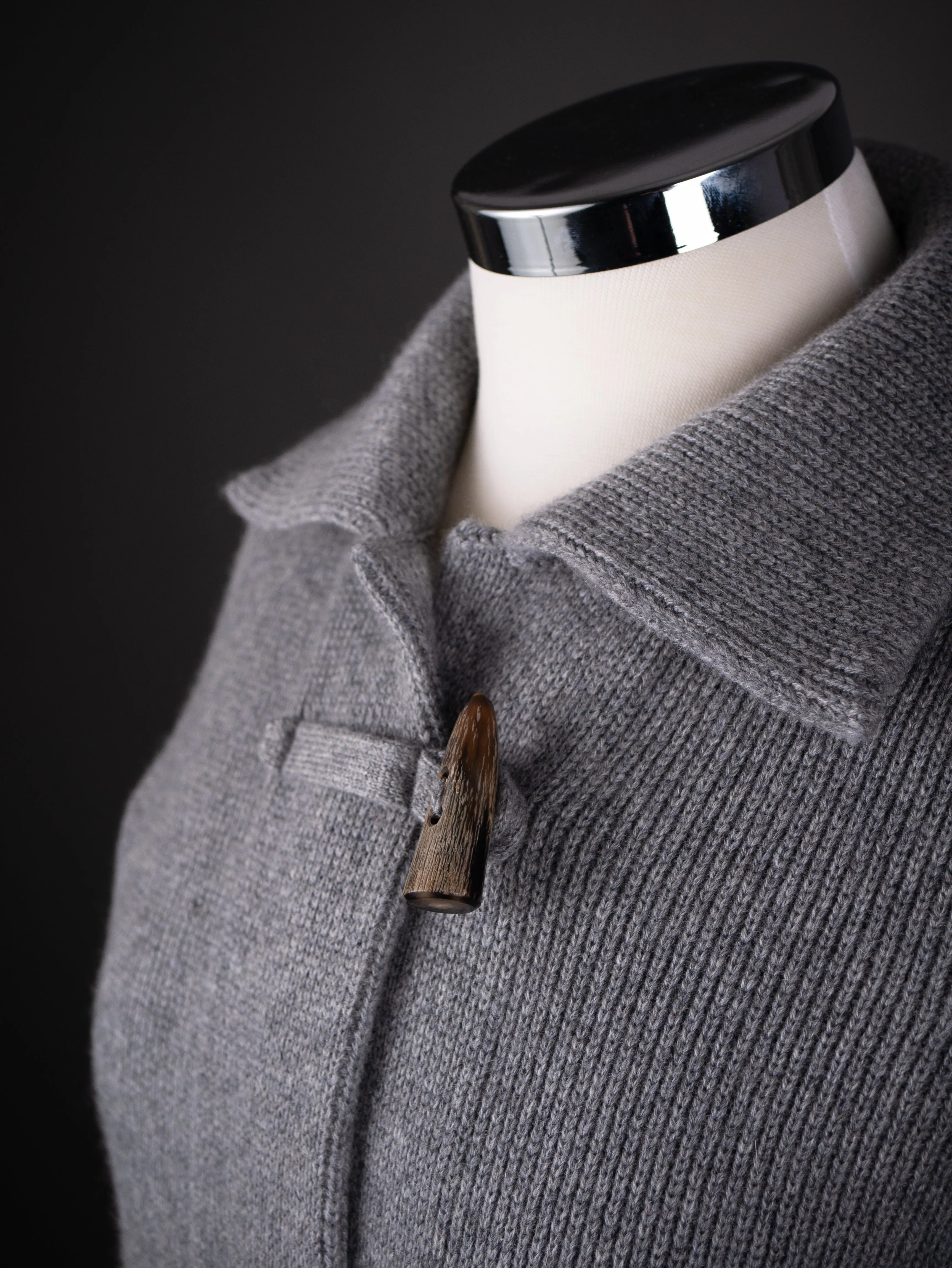 THE DUFFLE<br>DARK GREY
